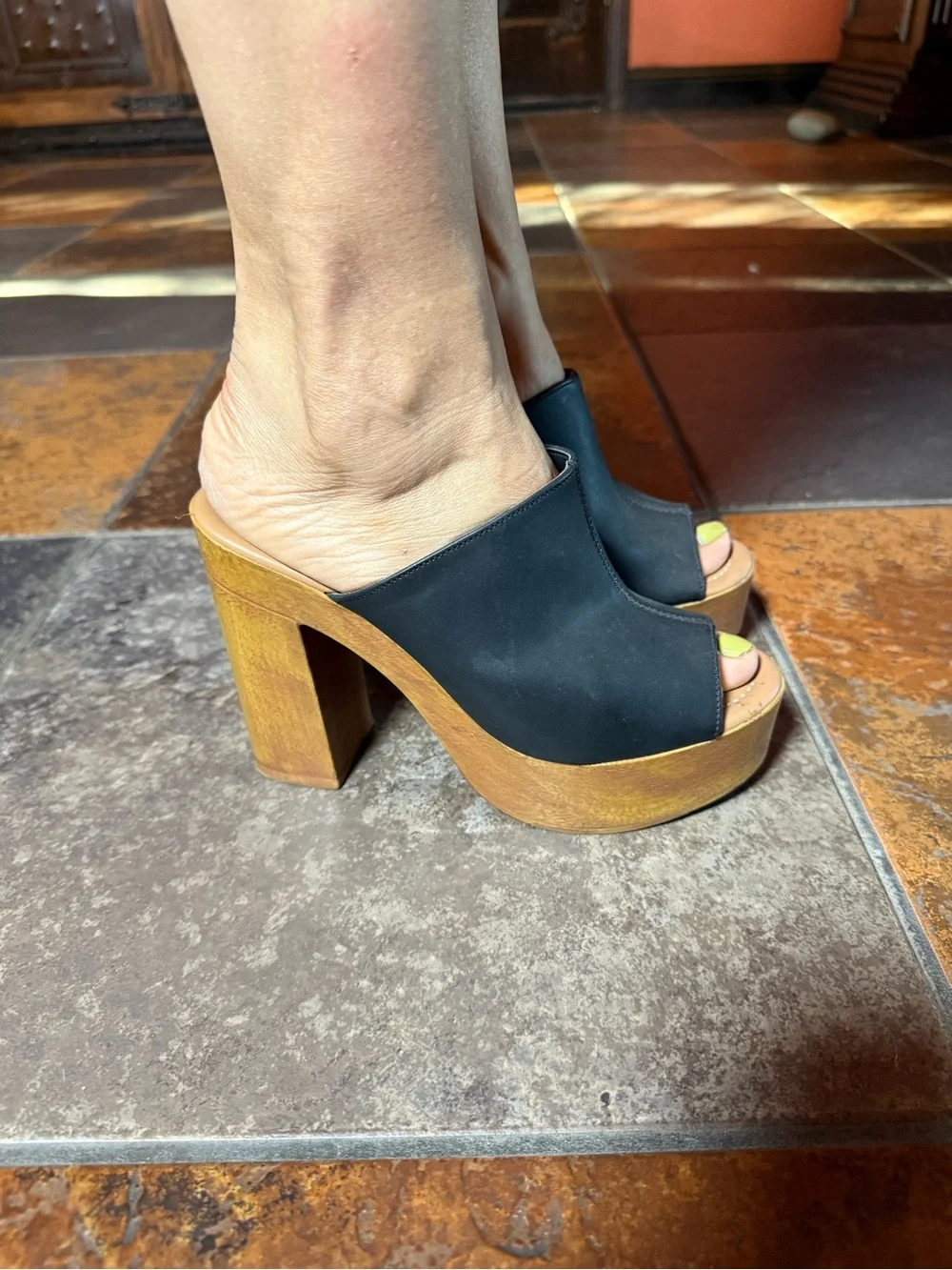 N/A stylish black